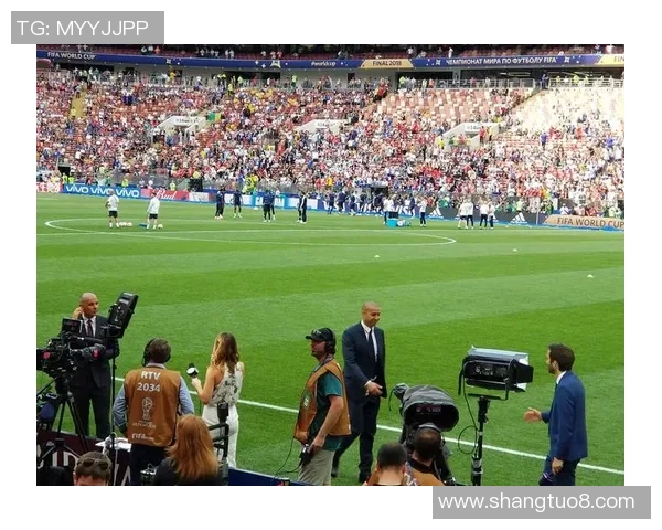 足球明星亲自打造的梦幻球场揭开神秘面纱为球迷带来全新体验