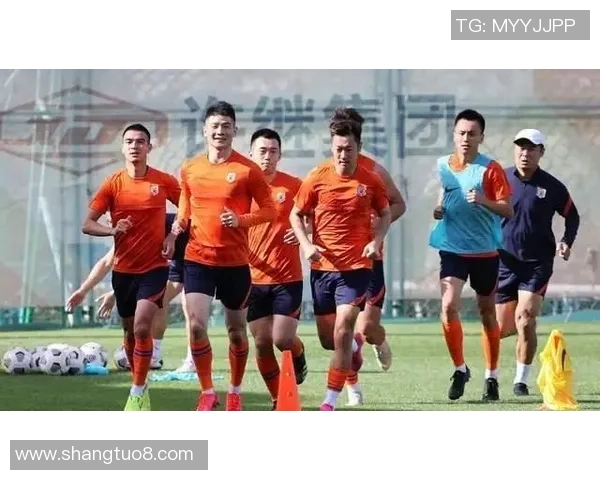 南京篮球队配合默契创新高排名引发关注展现团队实力与战术智慧